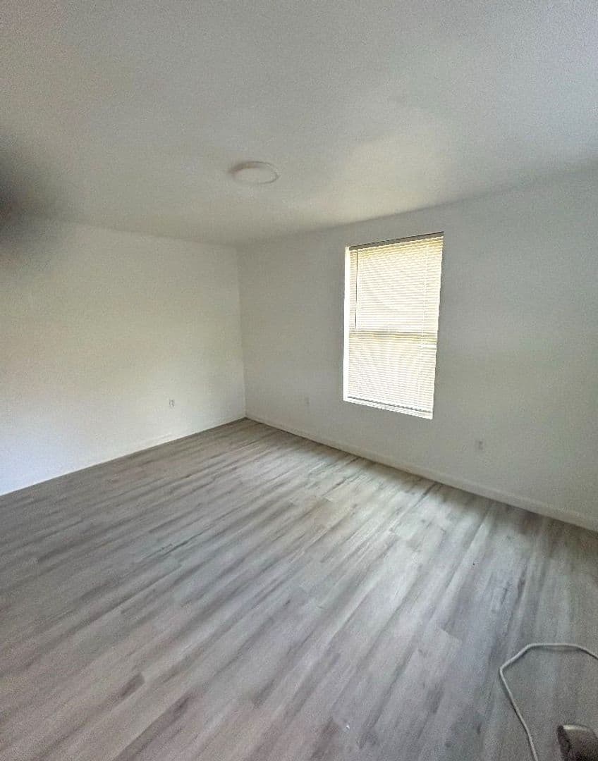 Commerce Apartment: 302 MLK Dr.