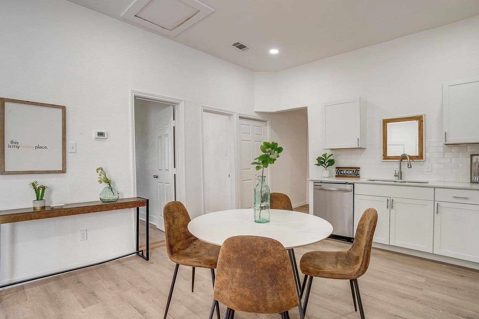 Fort Worth House: 712 W Butler St