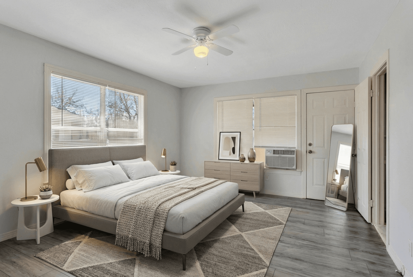 Cleburne Apartment: 305 N Robinson St