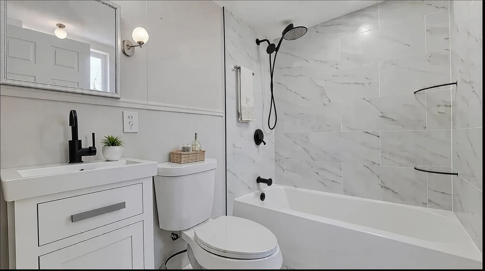 Sherman Apartment: 121 W Moore St