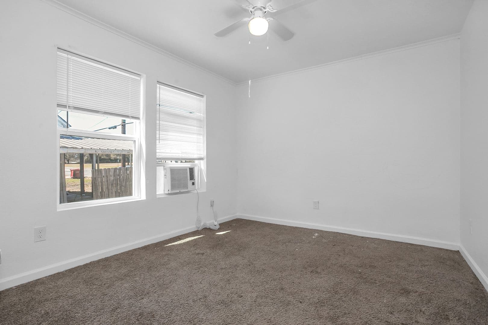 Bonham Apartment: 713 Sam Rayburn