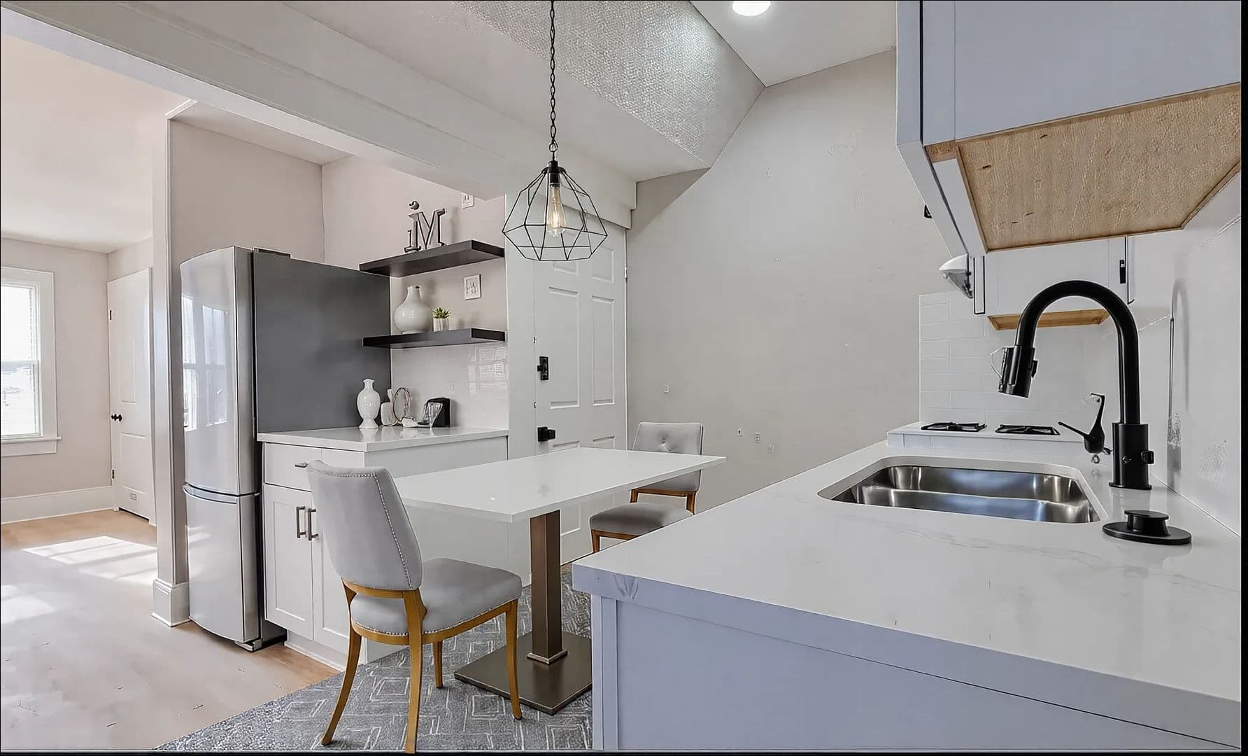 Sherman Apartment: 121 W Moore St