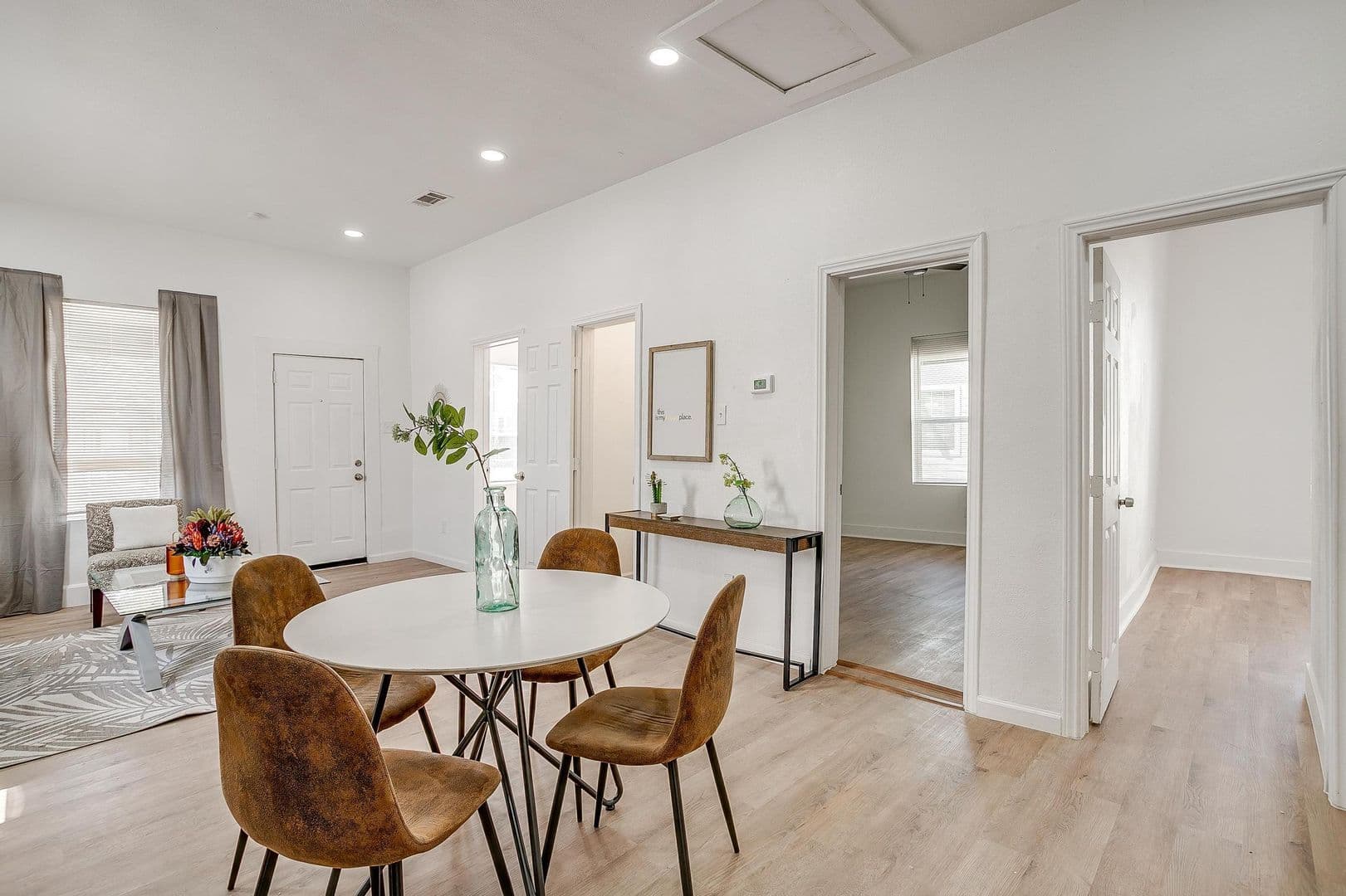 Fort Worth House: 712 W Butler St