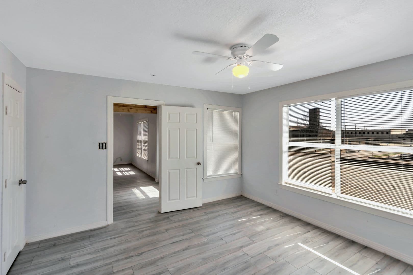 Cleburne Apartment: 305 N Robinson St