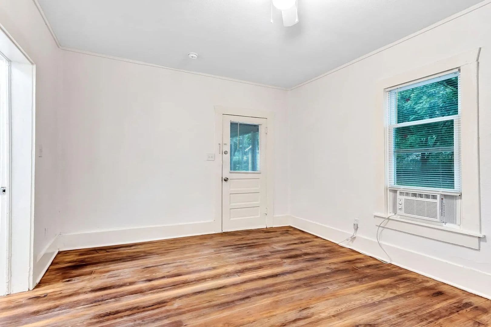 Denison Apartment: 425 East Sears Street, Denison, Texas 75021