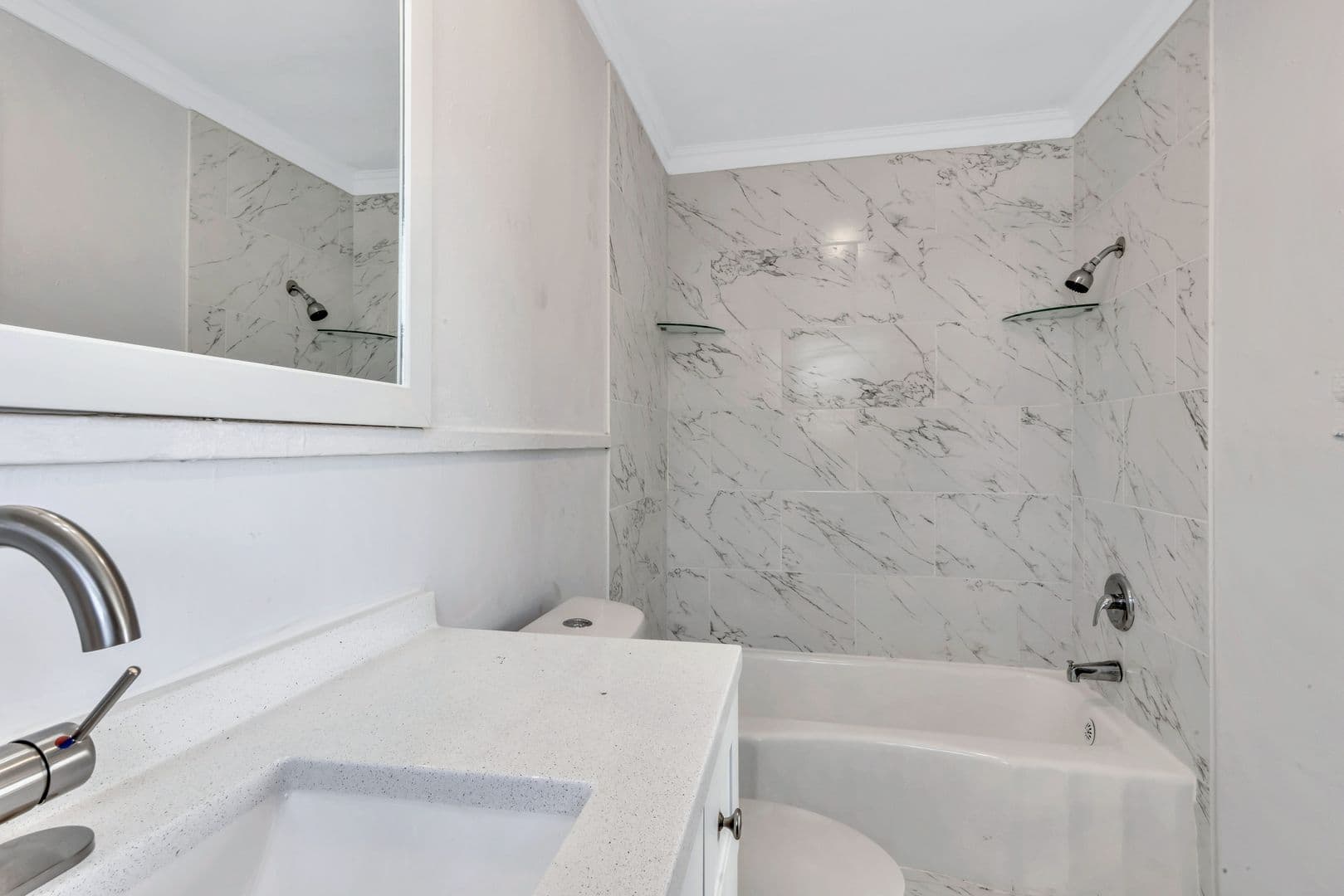 Cleburne Apartment: 305 N Robinson St