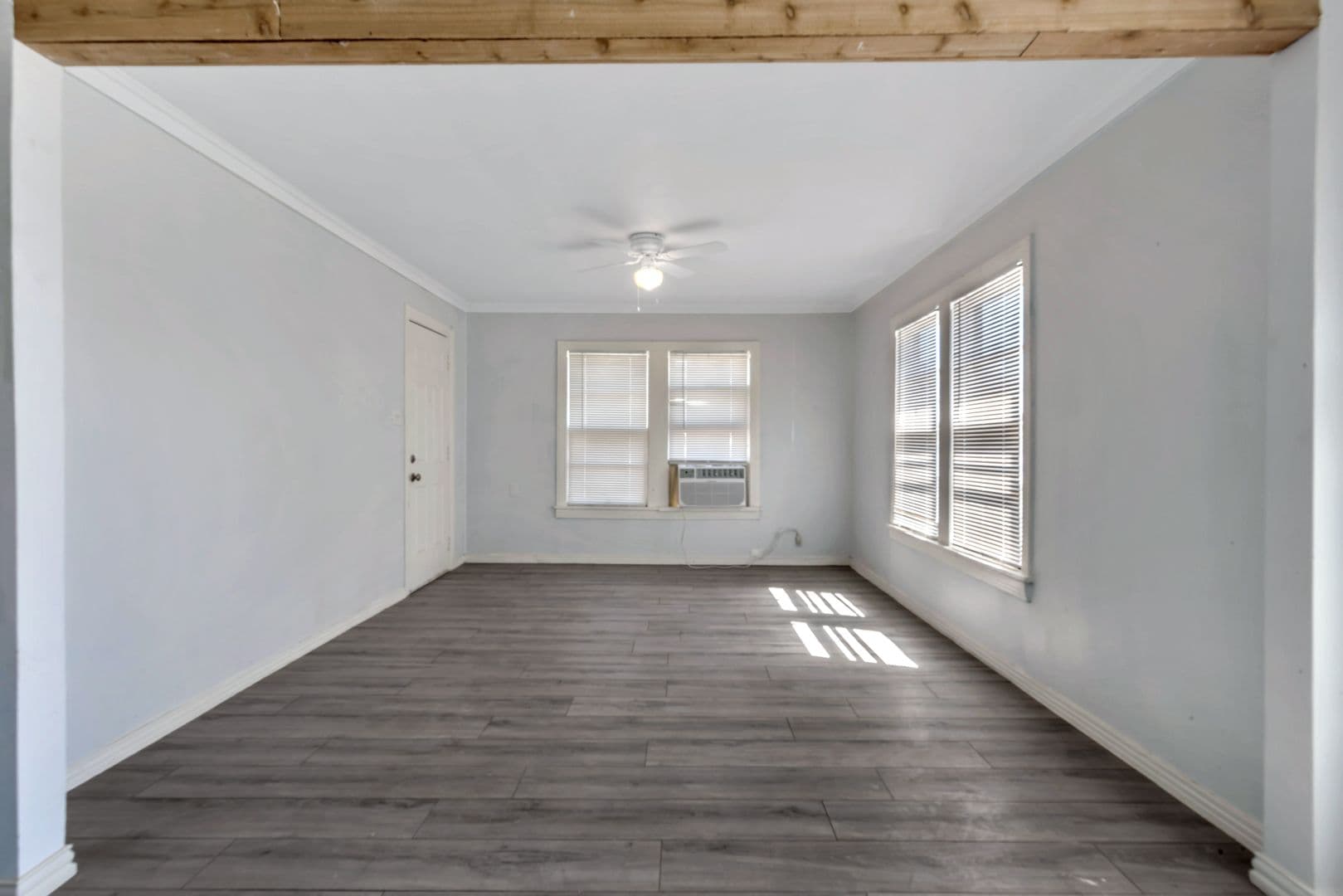 Cleburne Apartment: 305 N Robinson St