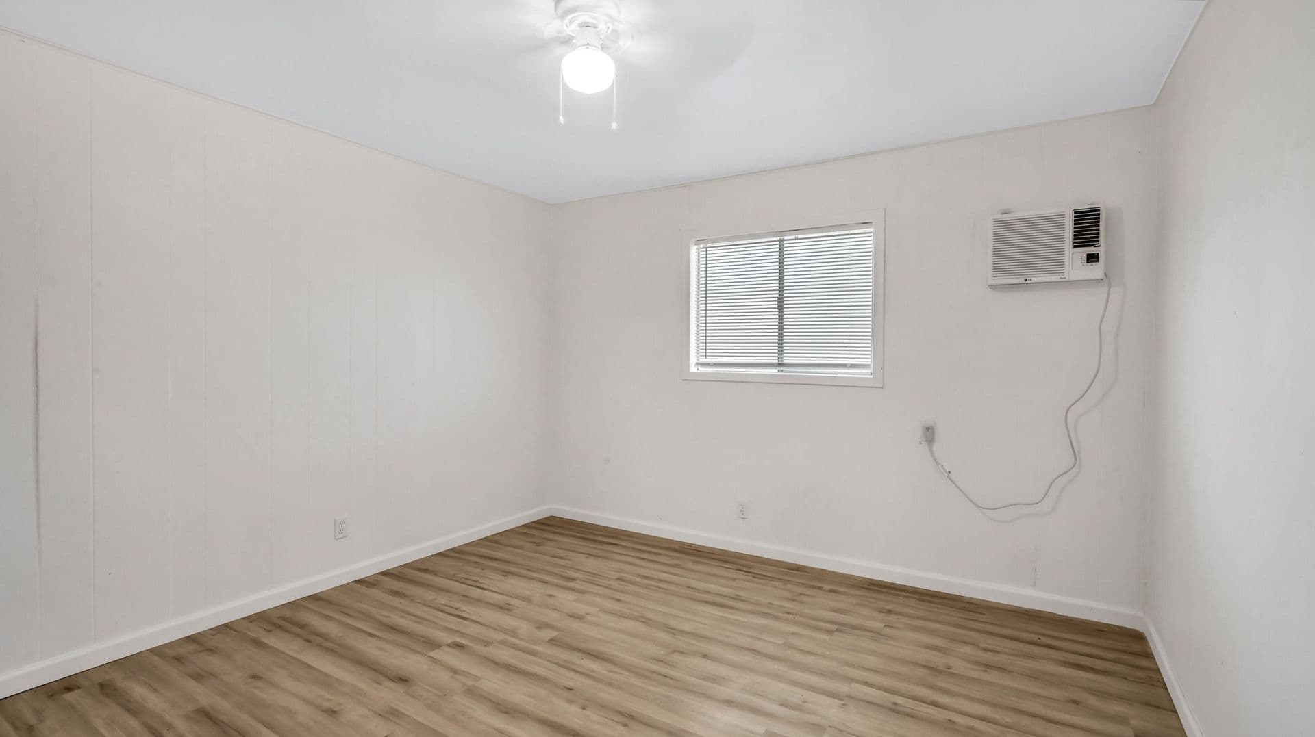 Wolfe City Apartment: 711 S Houston - #4