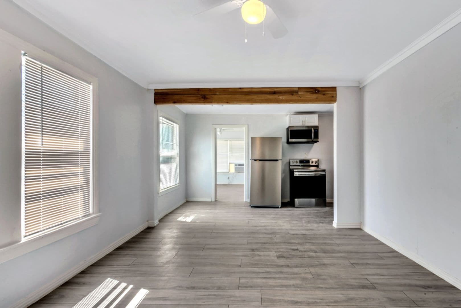 Cleburne Apartment: 305 N Robinson St
