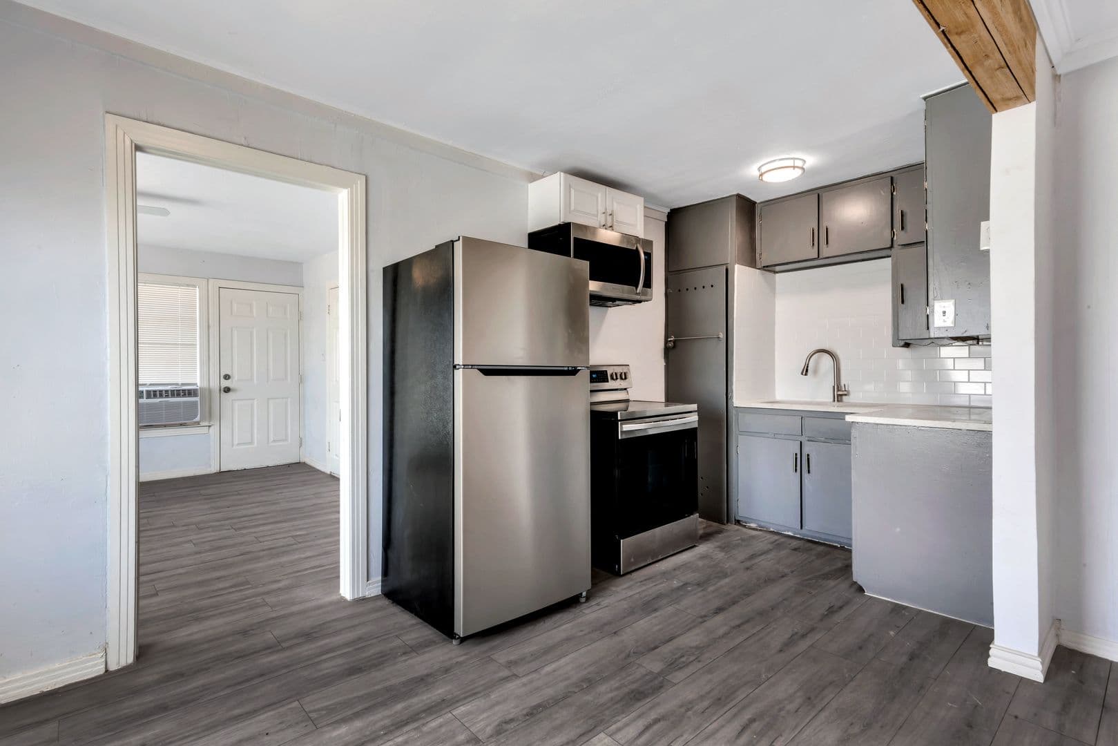 Cleburne Apartment: 305 N Robinson St