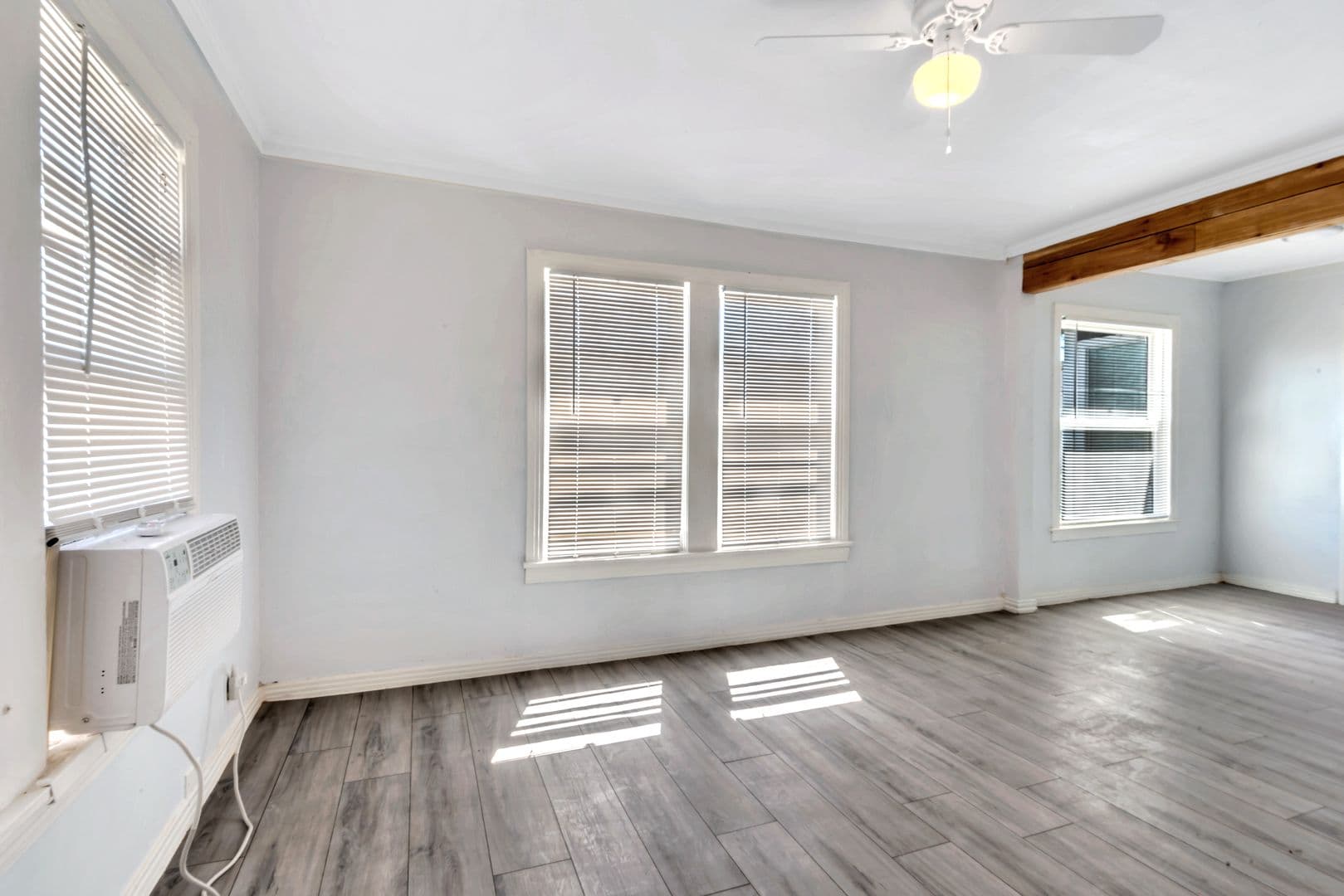 Cleburne Apartment: 305 N Robinson St
