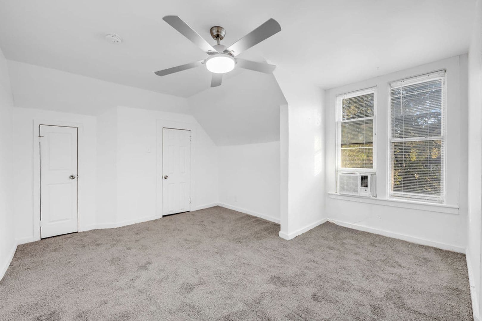 Denison Apartment: 526 W Munson St