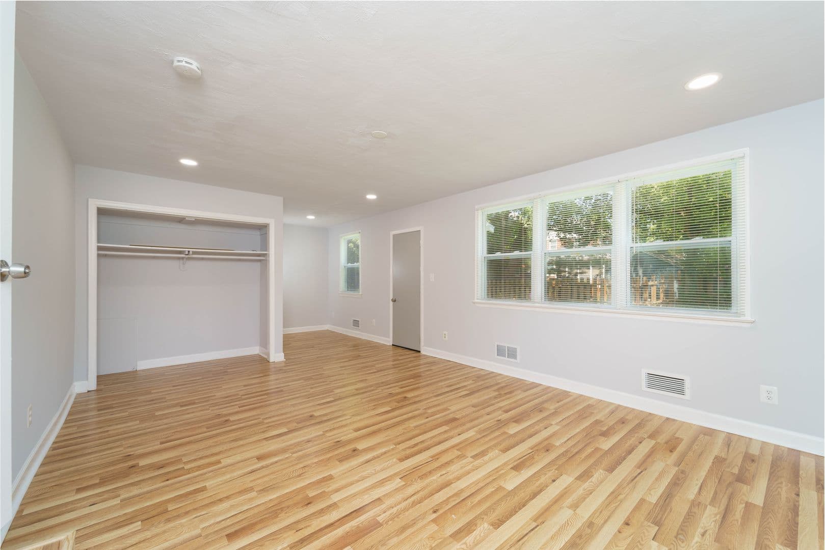 Silver Spring House: 10024 Lorain Ave