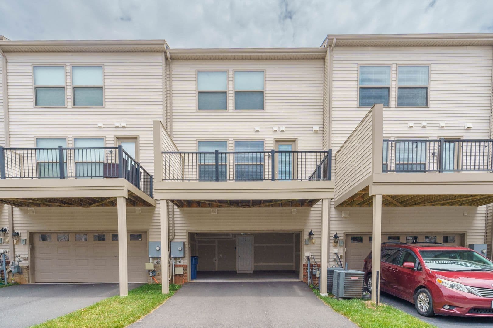 Brambleton Townhome: 23503 Adagio Terrace
