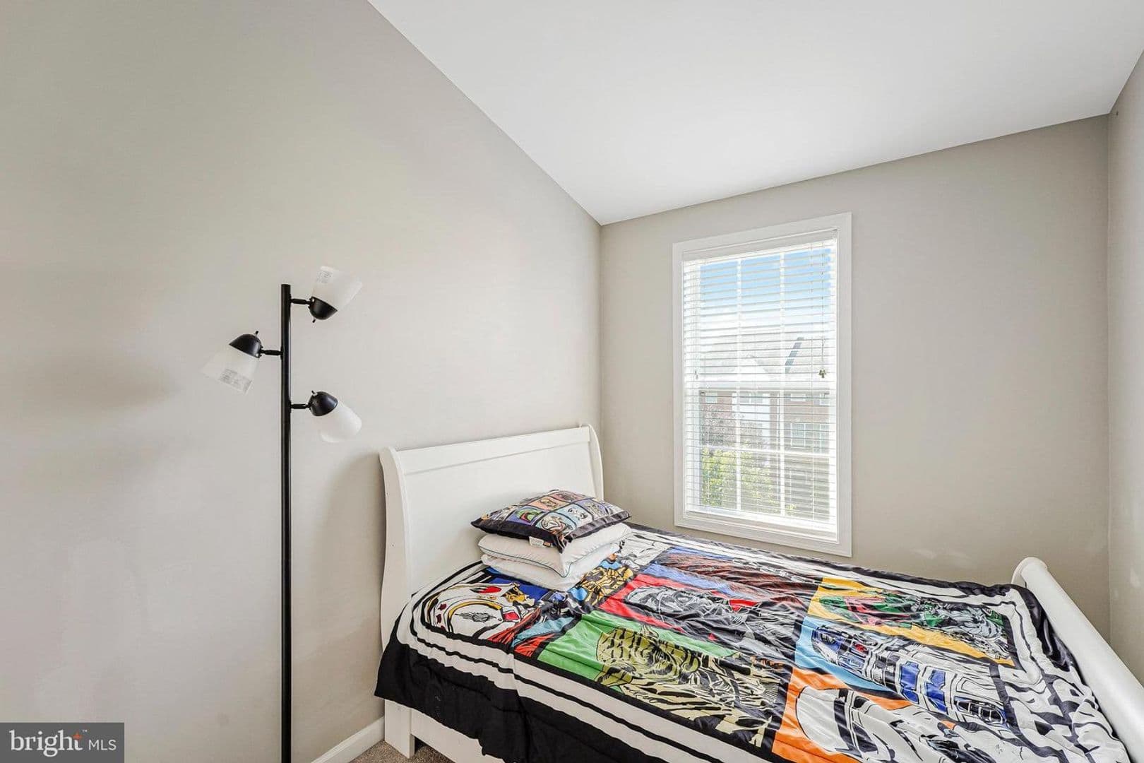 Ashburn Townhome: 23073 Weybridge Sq