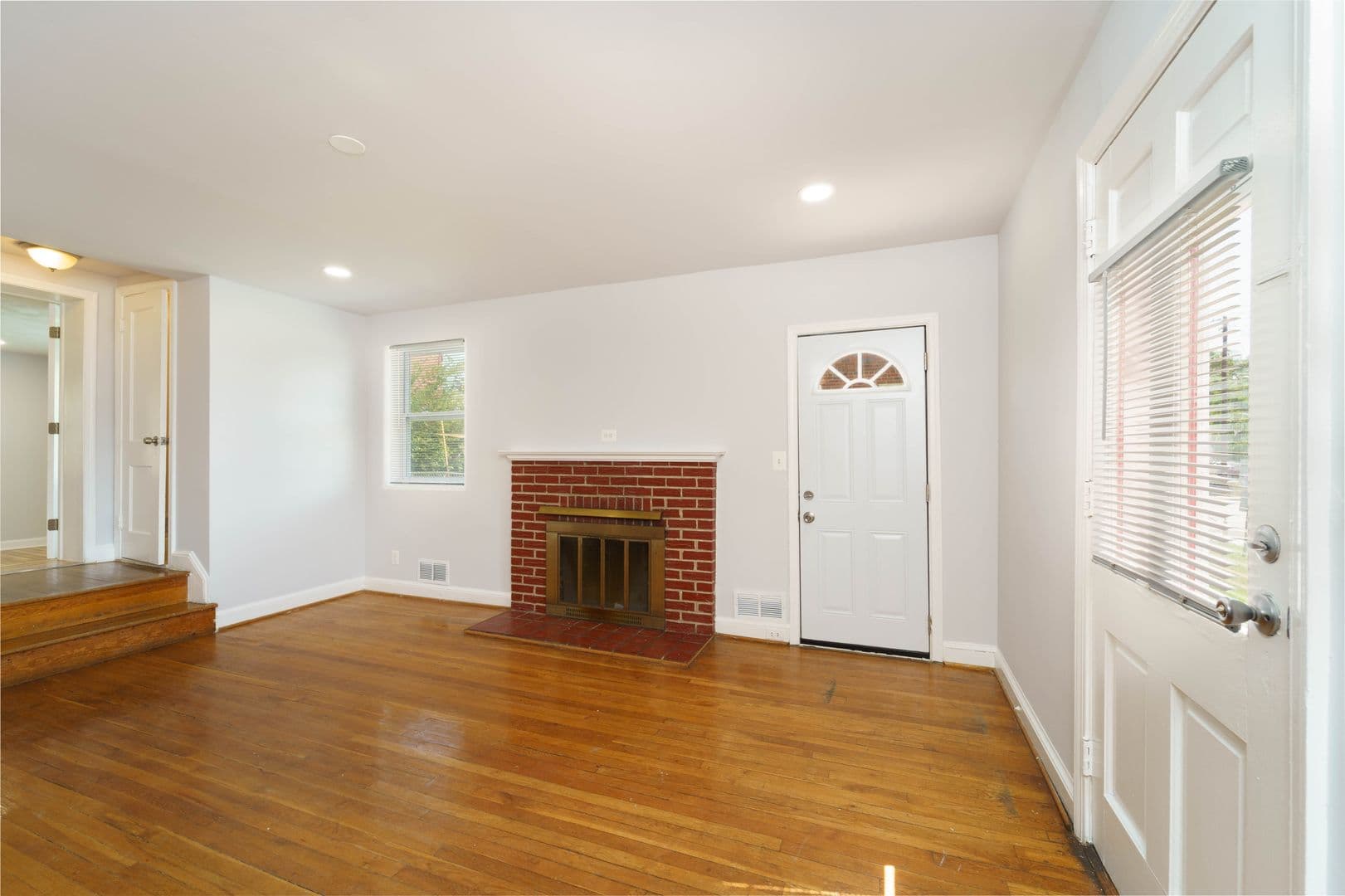 Silver Spring House: 10024 Lorain Ave
