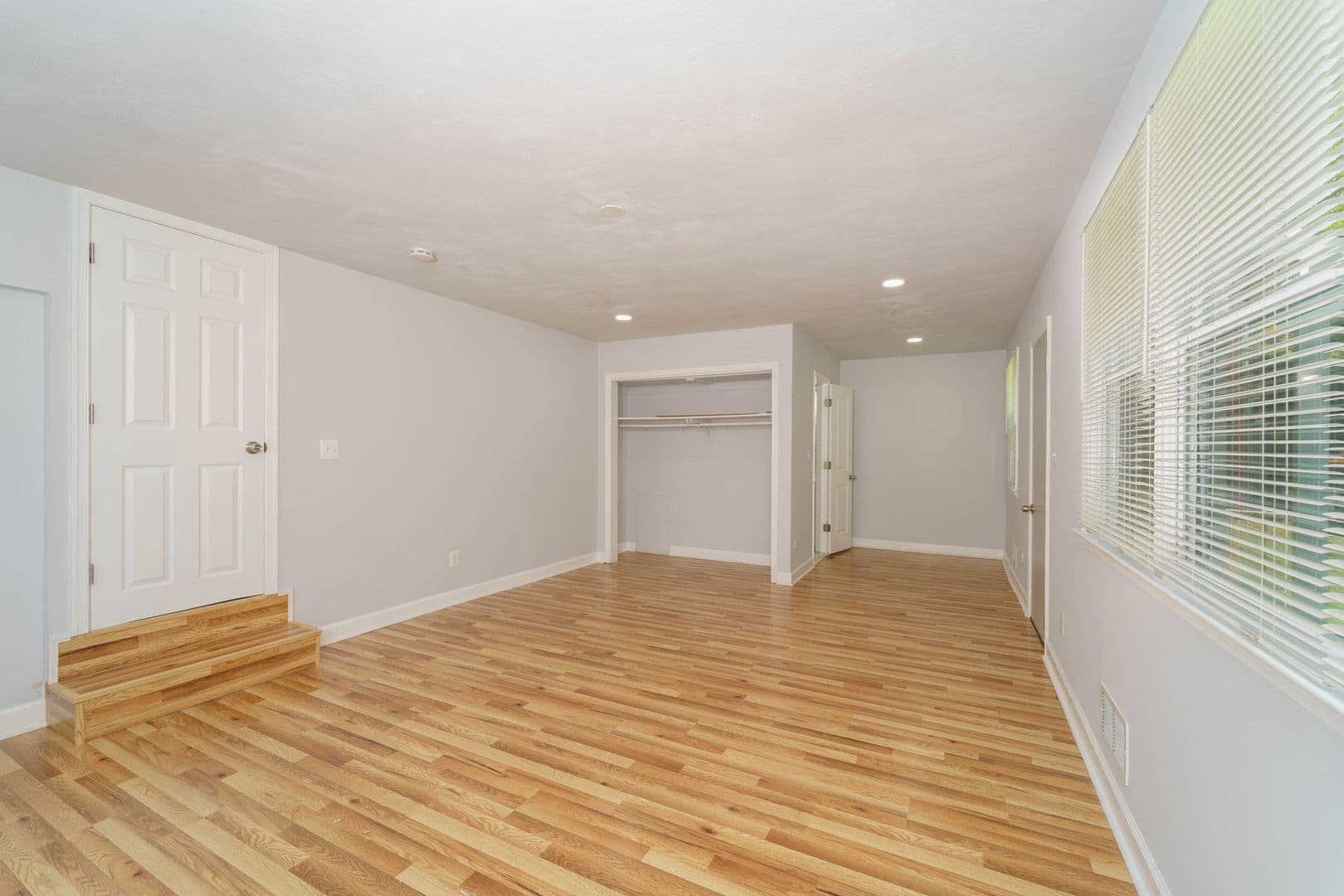 Silver Spring House: 10024 Lorain Ave