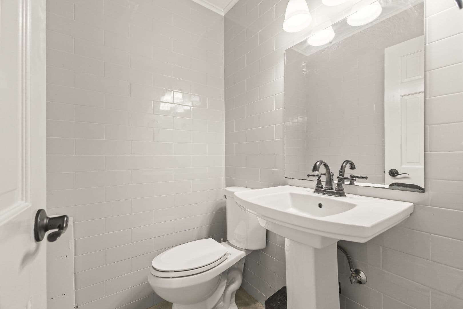 Fayetteville House: 2825 E Inwood Lane