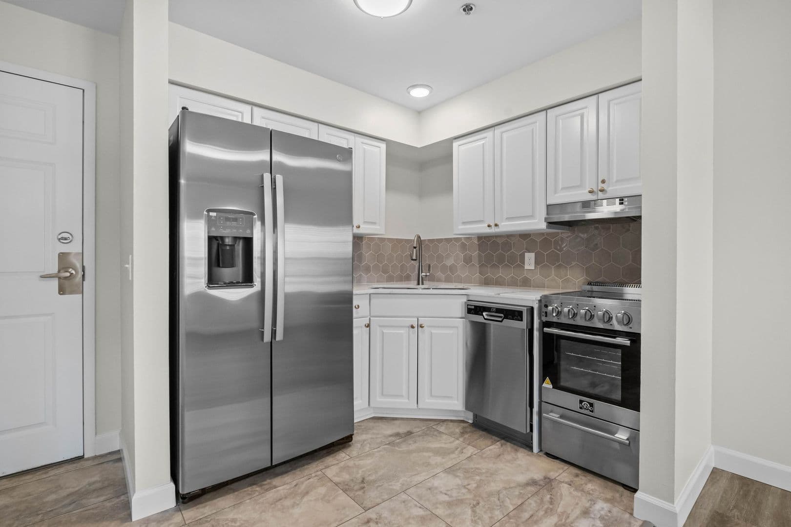 Holiday Island Apartment: 5 Park Drive