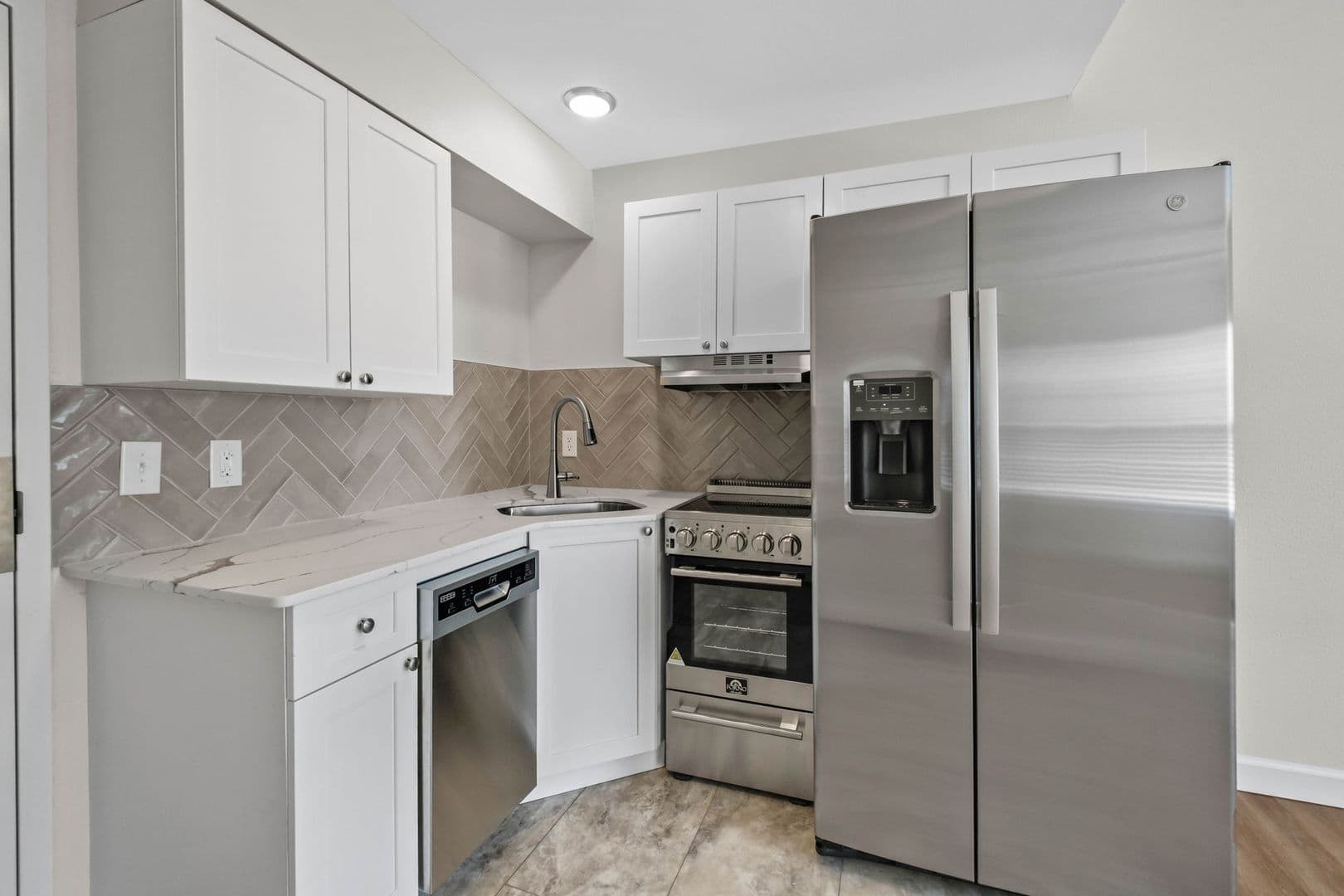 Holiday Island Apartment: 5 Park Drive