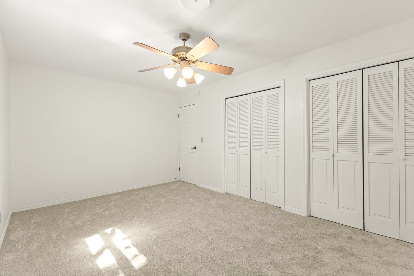 Fayetteville House: 2825 E Inwood Lane
