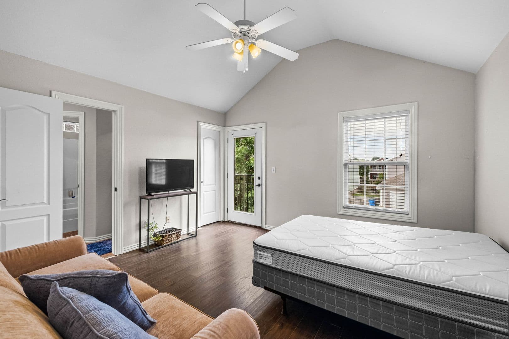 Fayetteville House: 563 North Tennyson Lane