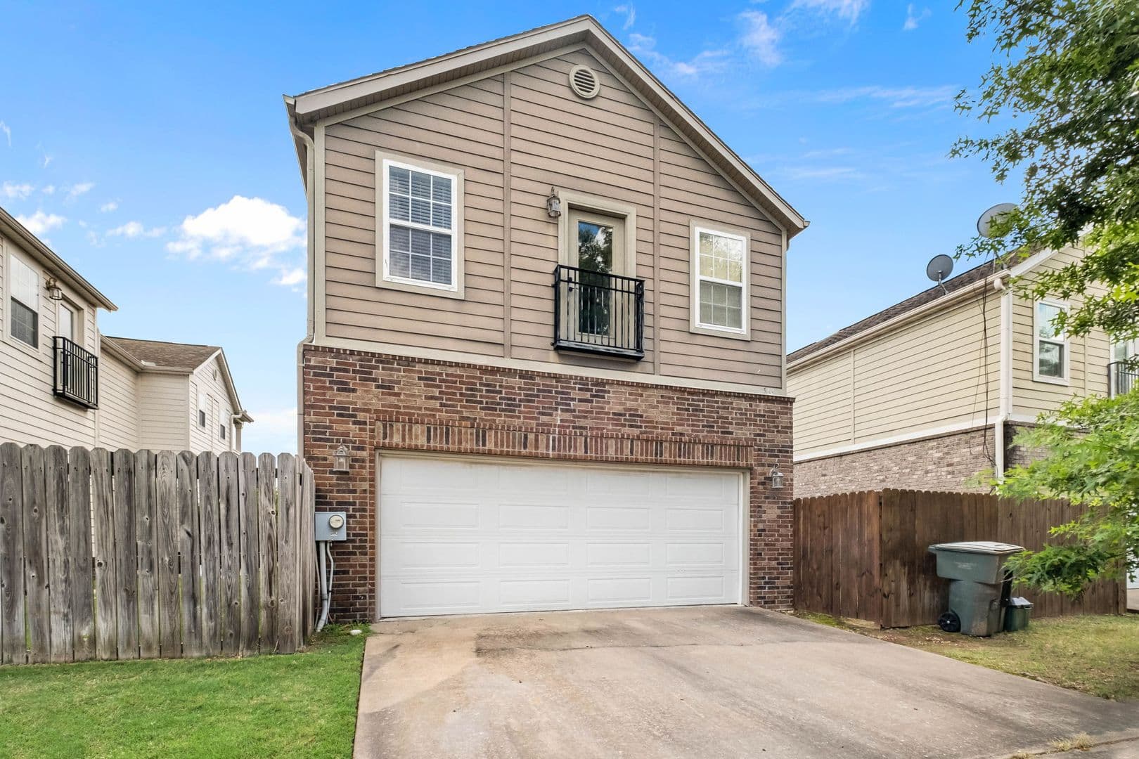 Fayetteville House: 563 North Tennyson Lane