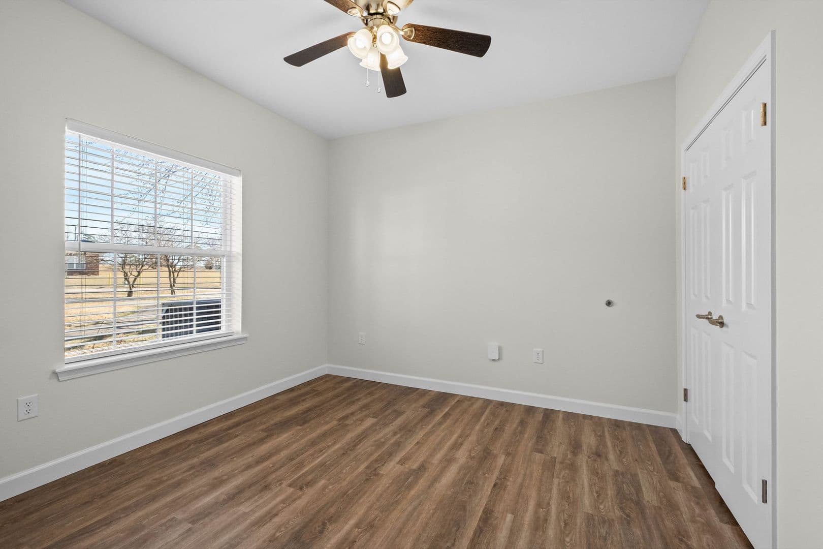 Holiday Island Apartment: 5 Park Drive