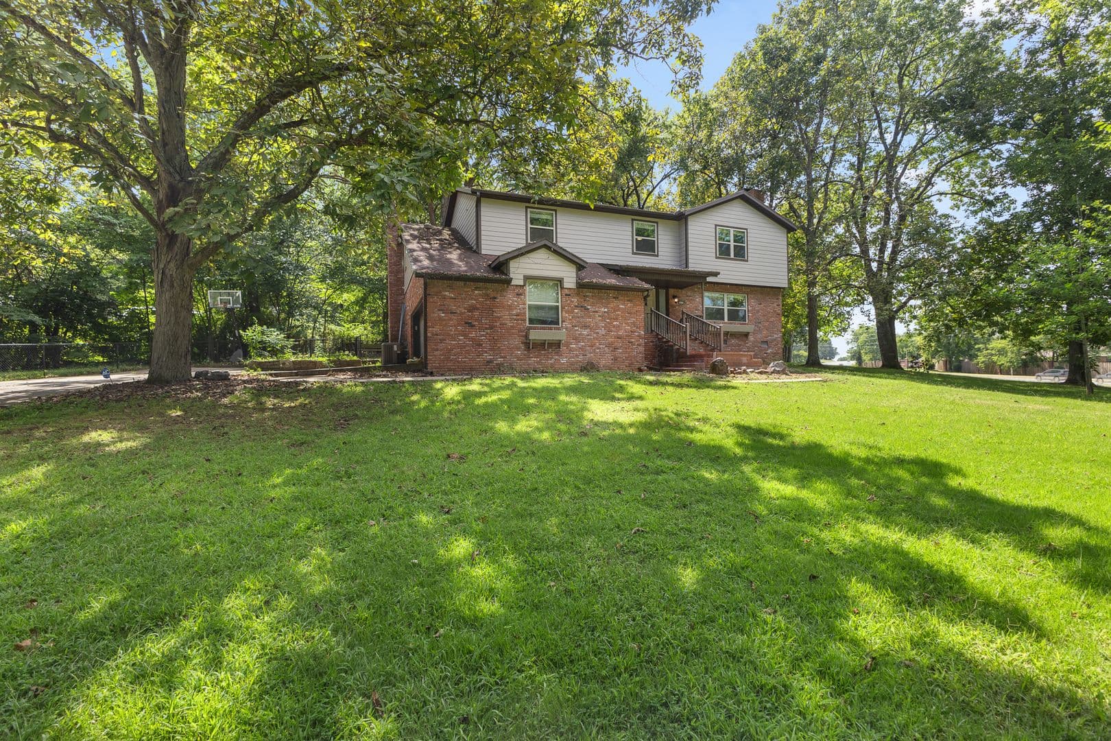 Fayetteville House: 2825 E Inwood Lane