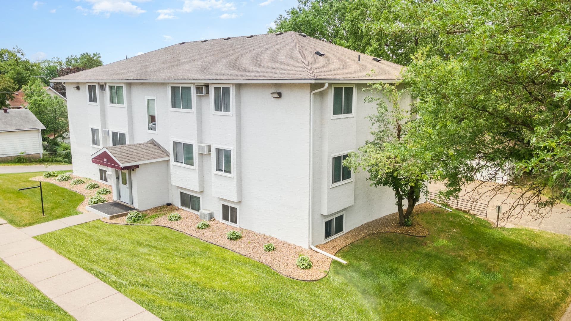 St. Paul Apartment: 1011 Westminister Ave