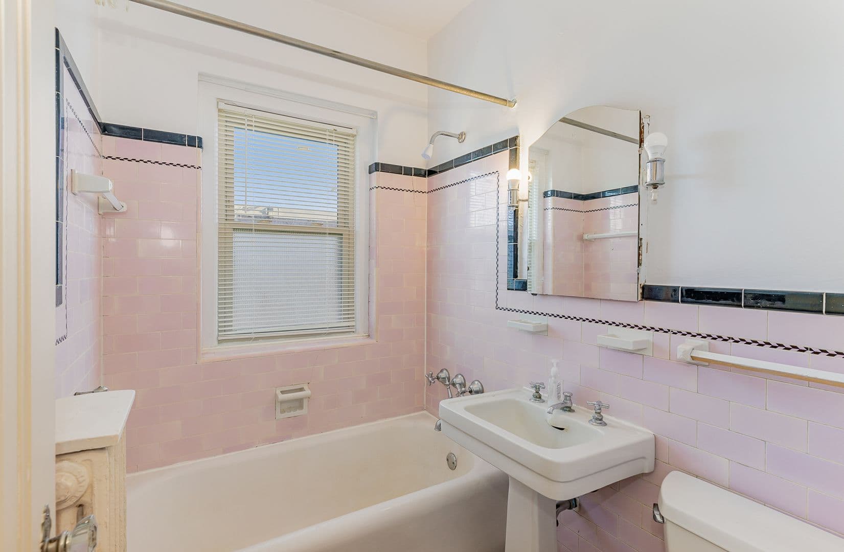 Minneapolis Apartment: 2719 Park Ave