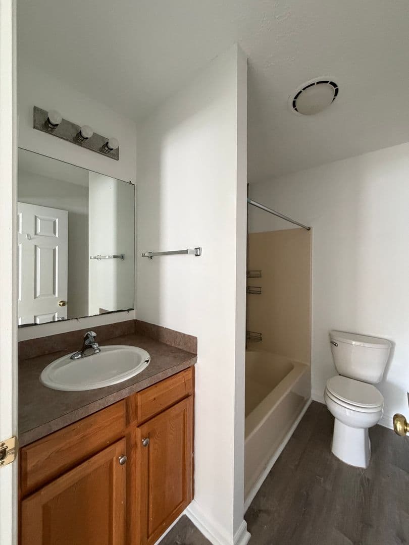 Dallas Apartment: 103 Mindy Lane