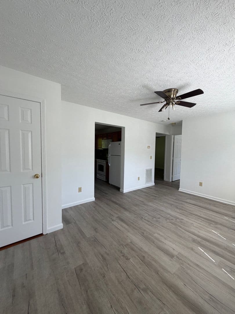 Dallas Apartment: 103 Mindy Lane