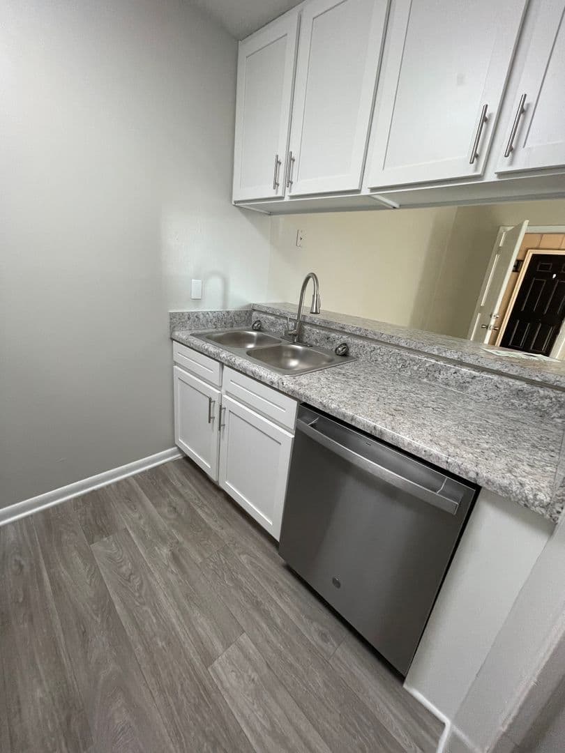 Fayetteville Apartment: Blanton Road