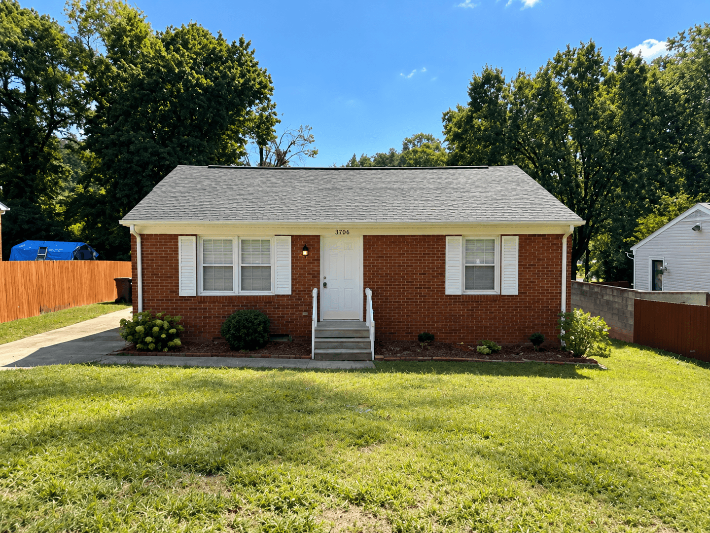 Charlotte House: 3506 Redstones Rd