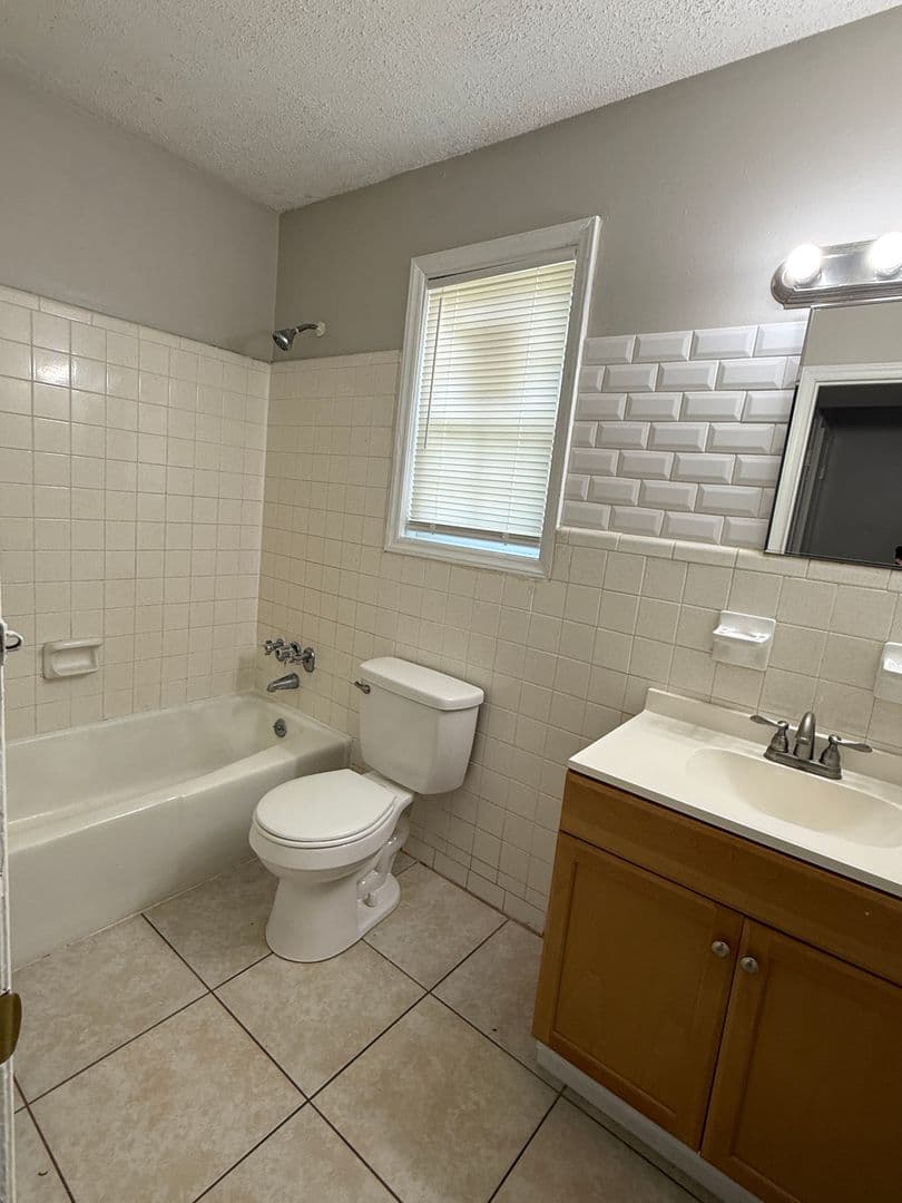 Charlotte Apartment: 5822 Cedars East Ct