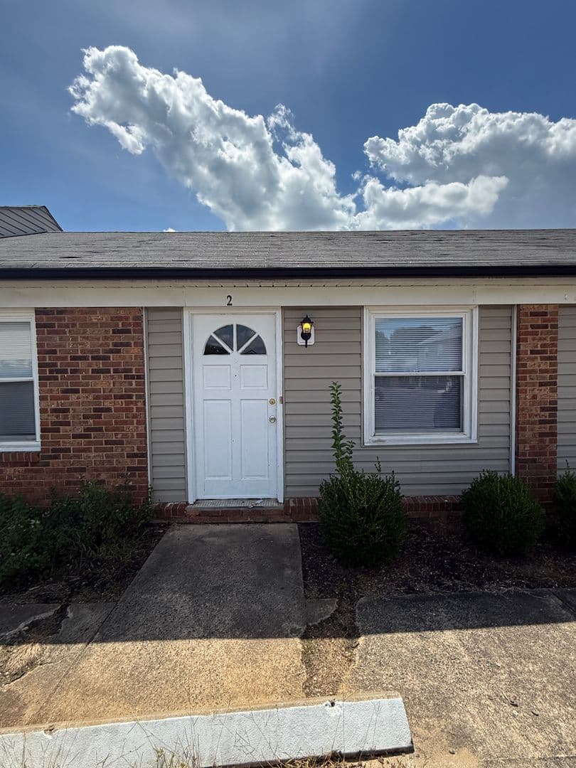 Charlotte Apartment: 5822 Cedars East Ct