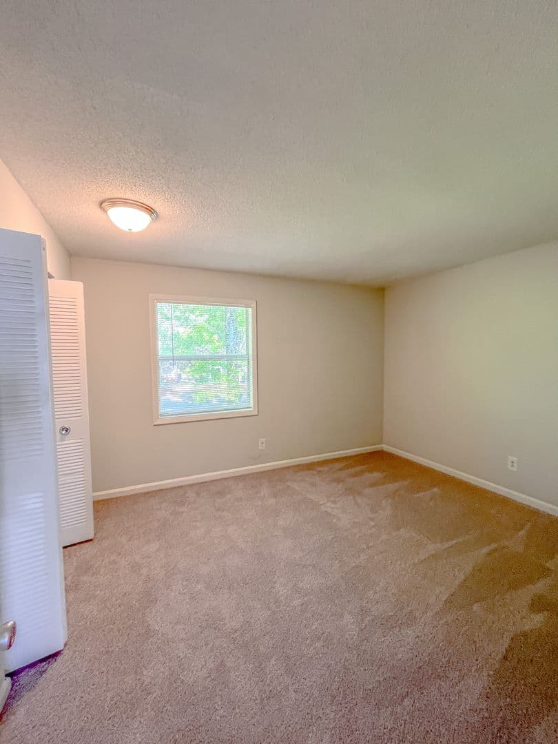 Jacksonville Apartment: 301 Village Drive