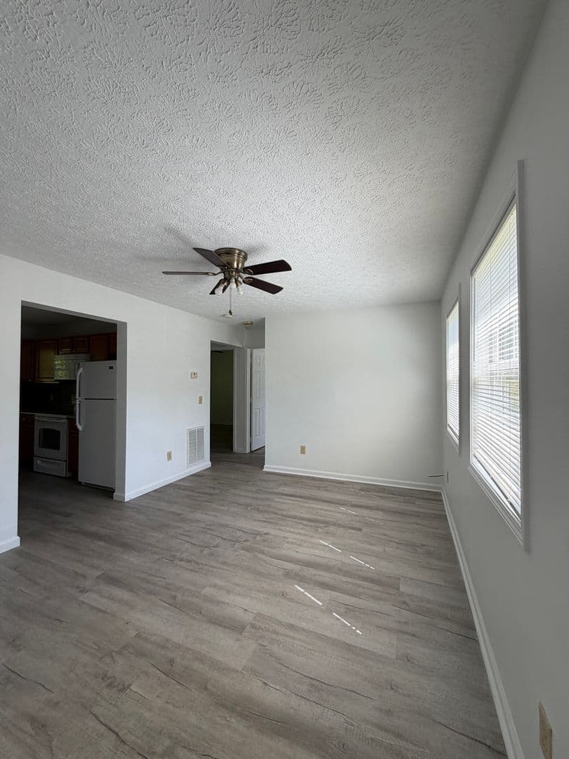 Dallas Apartment: 103 Mindy Lane