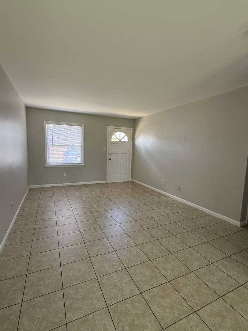 Charlotte Apartment: 5822 Cedars East Ct