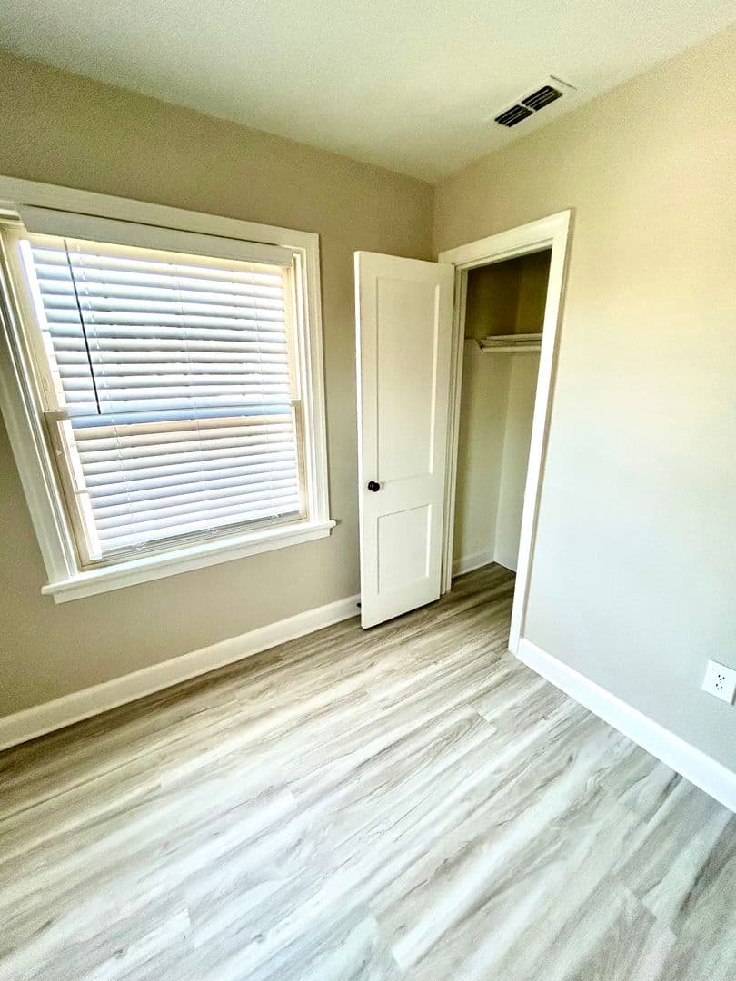 Fayetteville Apartment: 1107 W Rowan St
