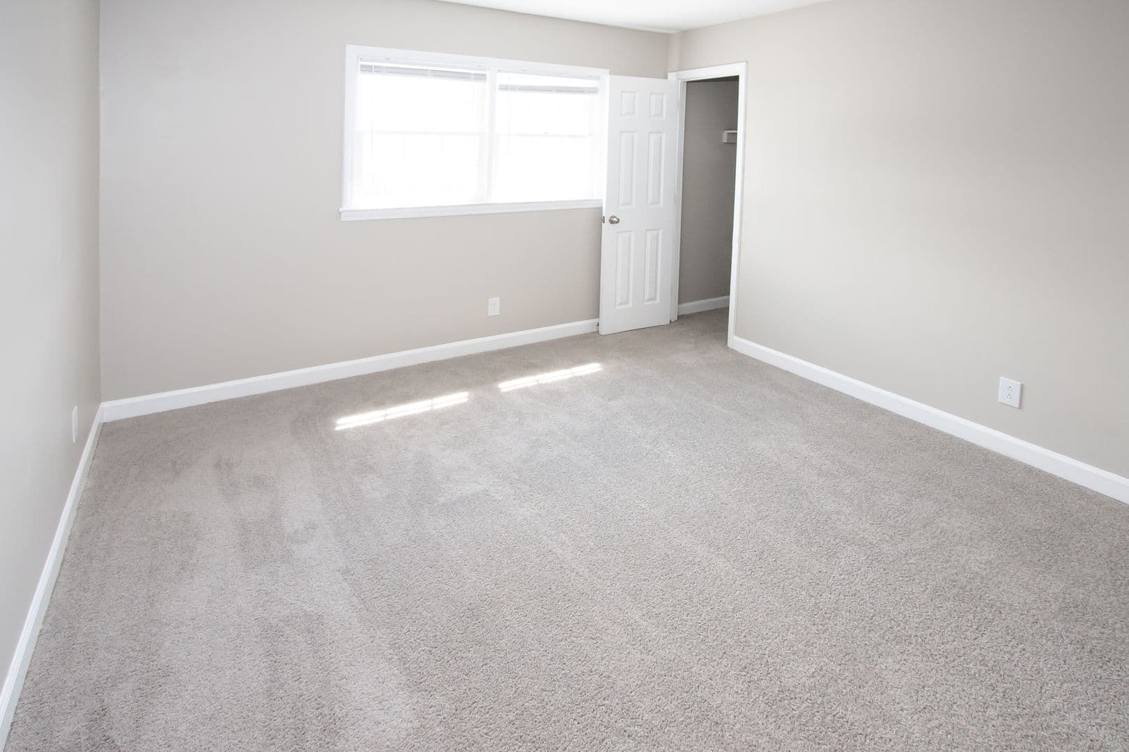 Mount Holly Townhome: 300 E Charlotte Ave