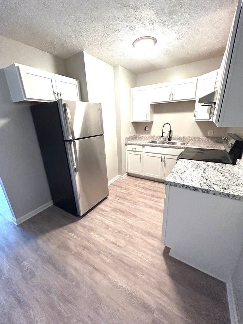 Fayetteville Apartment: Elcone Dr