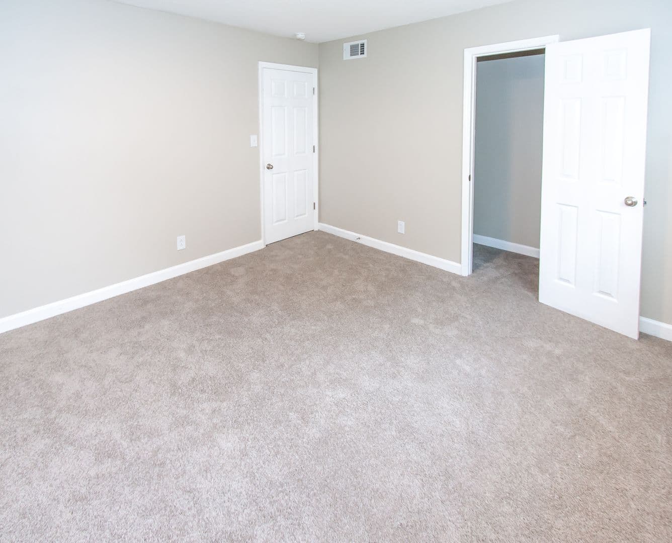 Mount Holly Townhome: 300 E Charlotte Ave