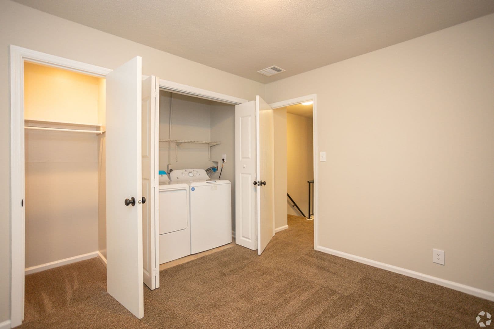 Concord Townhome: 260 Brookwood Ave