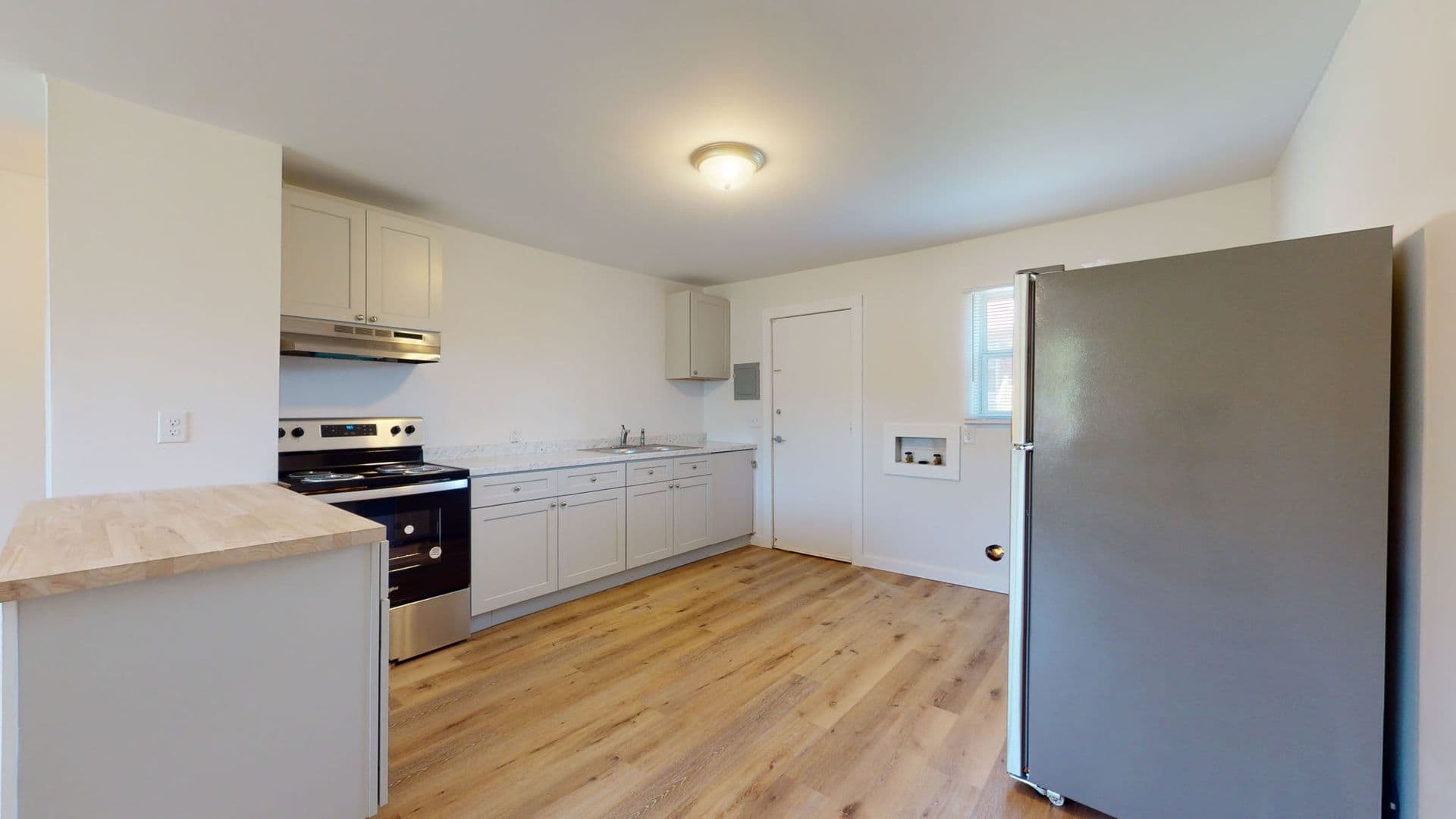 Monroe Apartment: Fairley Avenue