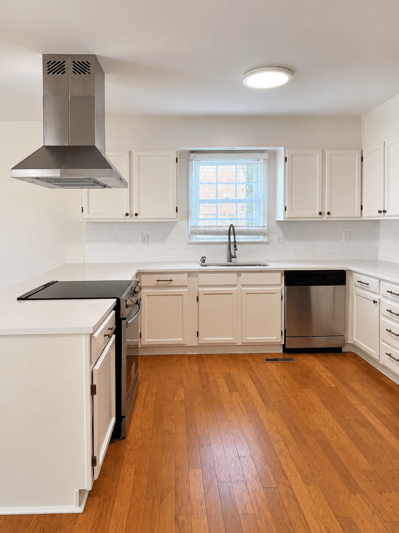 Charlotte House: 3506 Redstones Rd
