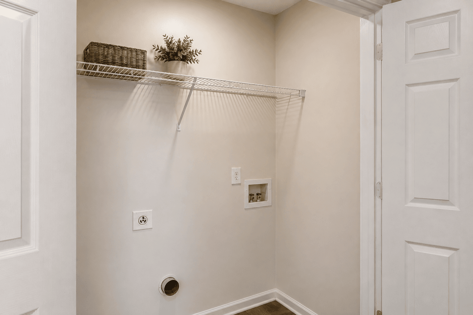 Summerville Apartment: 246 Pidgeon Bay Rd