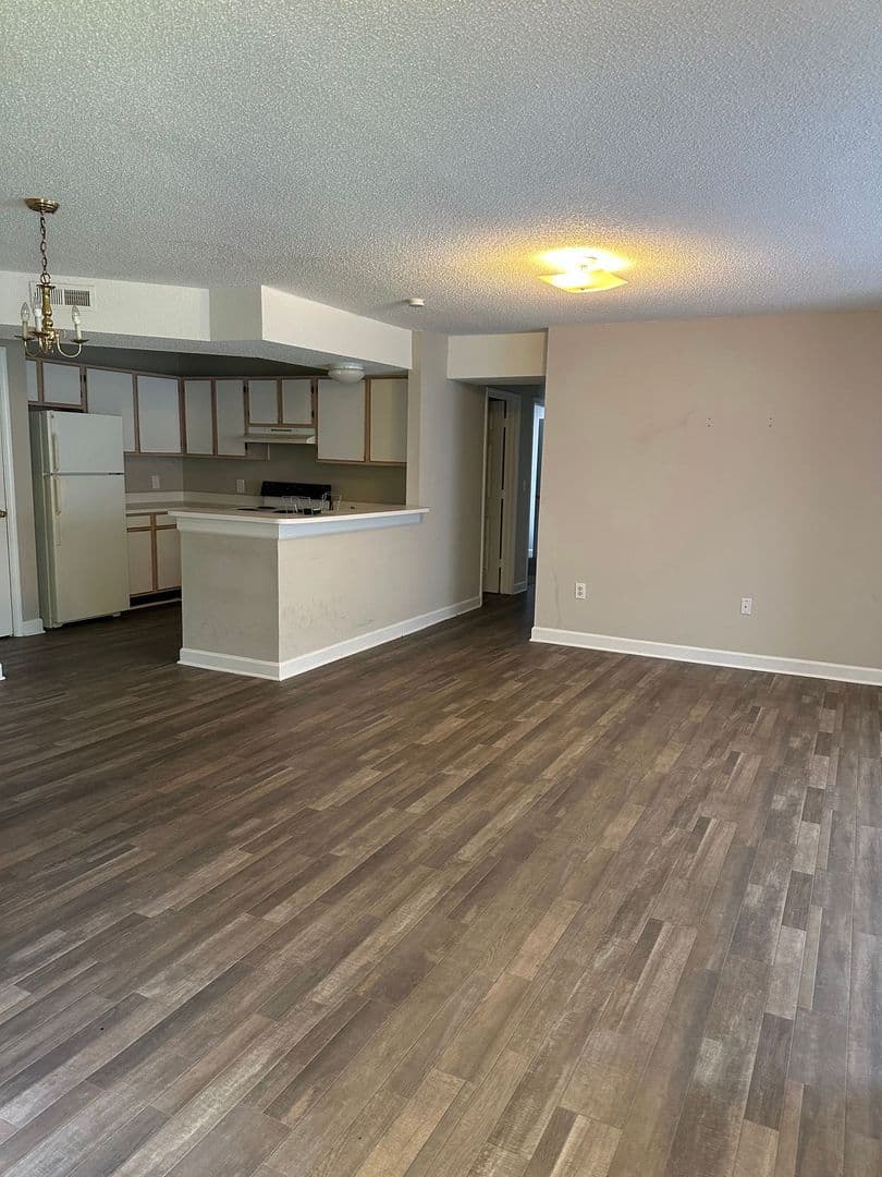 Gaffney Apartment: 112 Martin Lane