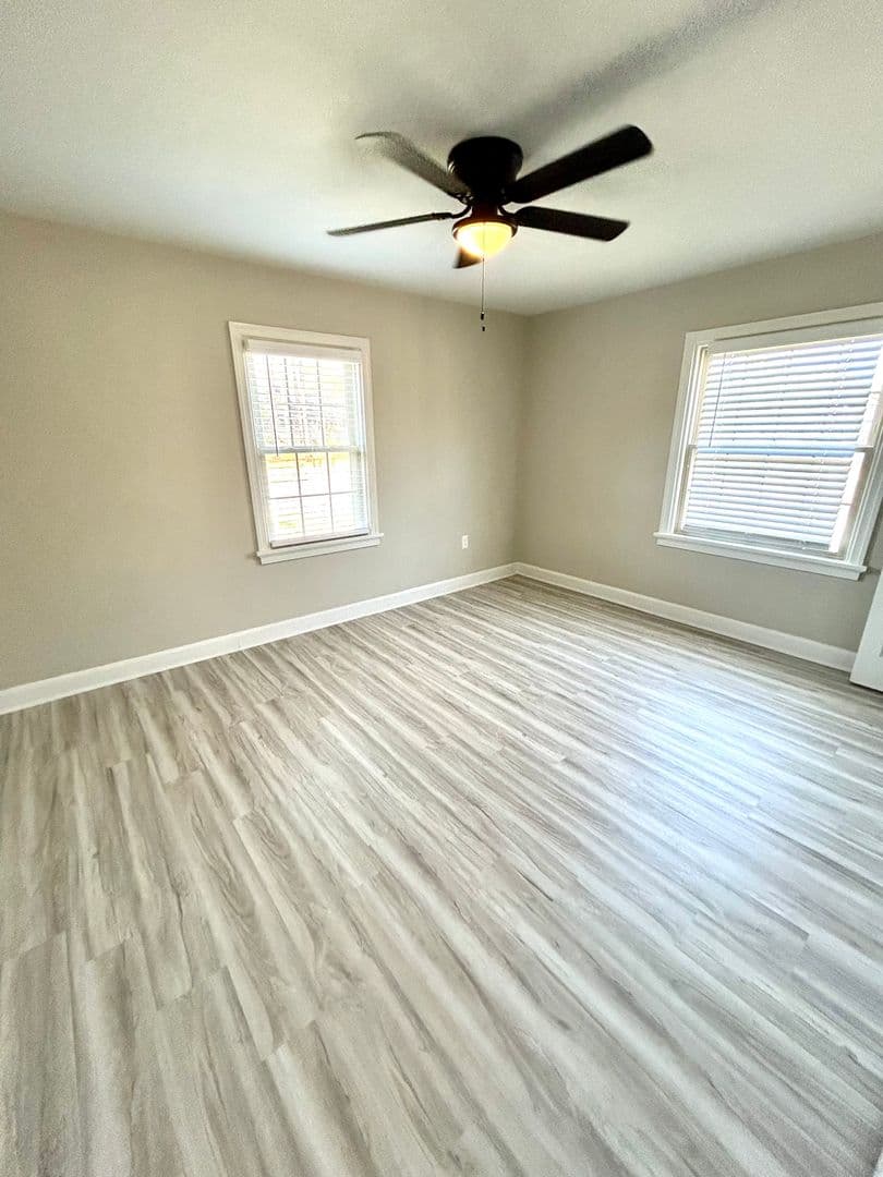 Fayetteville Apartment: 1107 W Rowan St